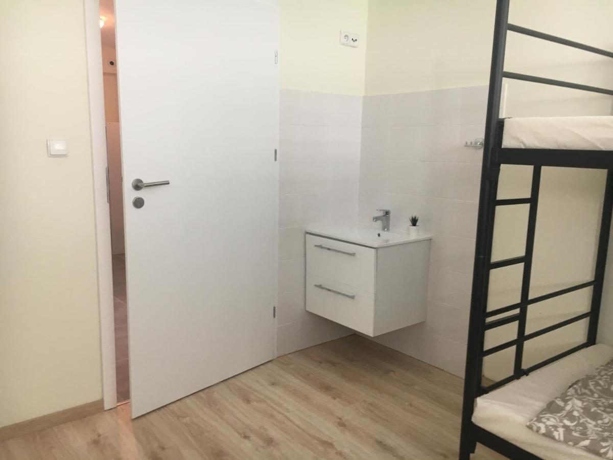 Hostel Opolska 11-19 ヴロツワフ エクステリア 写真