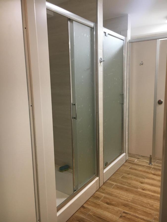 Hostel Opolska 11-19 ヴロツワフ エクステリア 写真